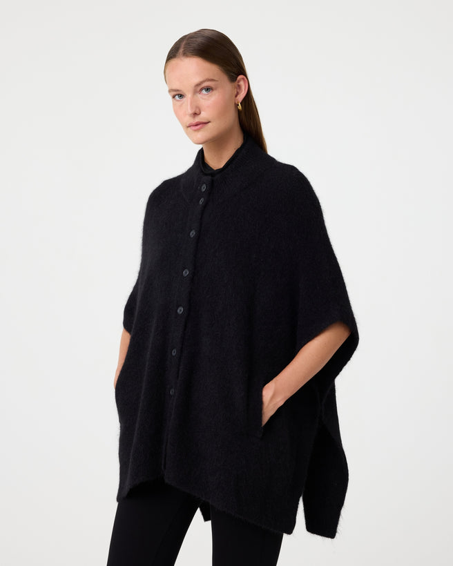 Pleunie Poncho | Black Pleunie Poncho | Black