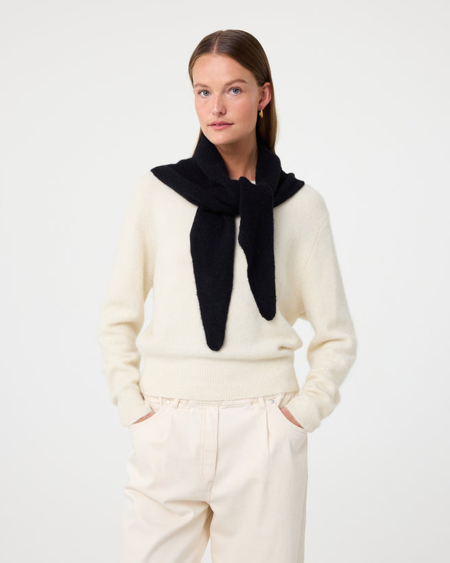 Tricja Scarf | Black Tricja Scarf | Black