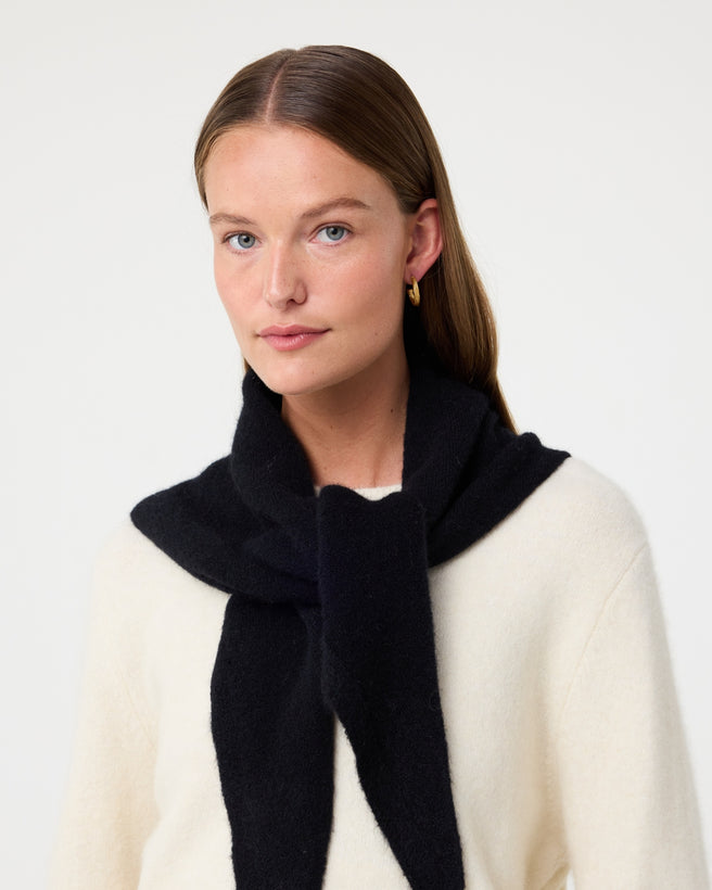 Tricja Scarf | Black Tricja Scarf | Black