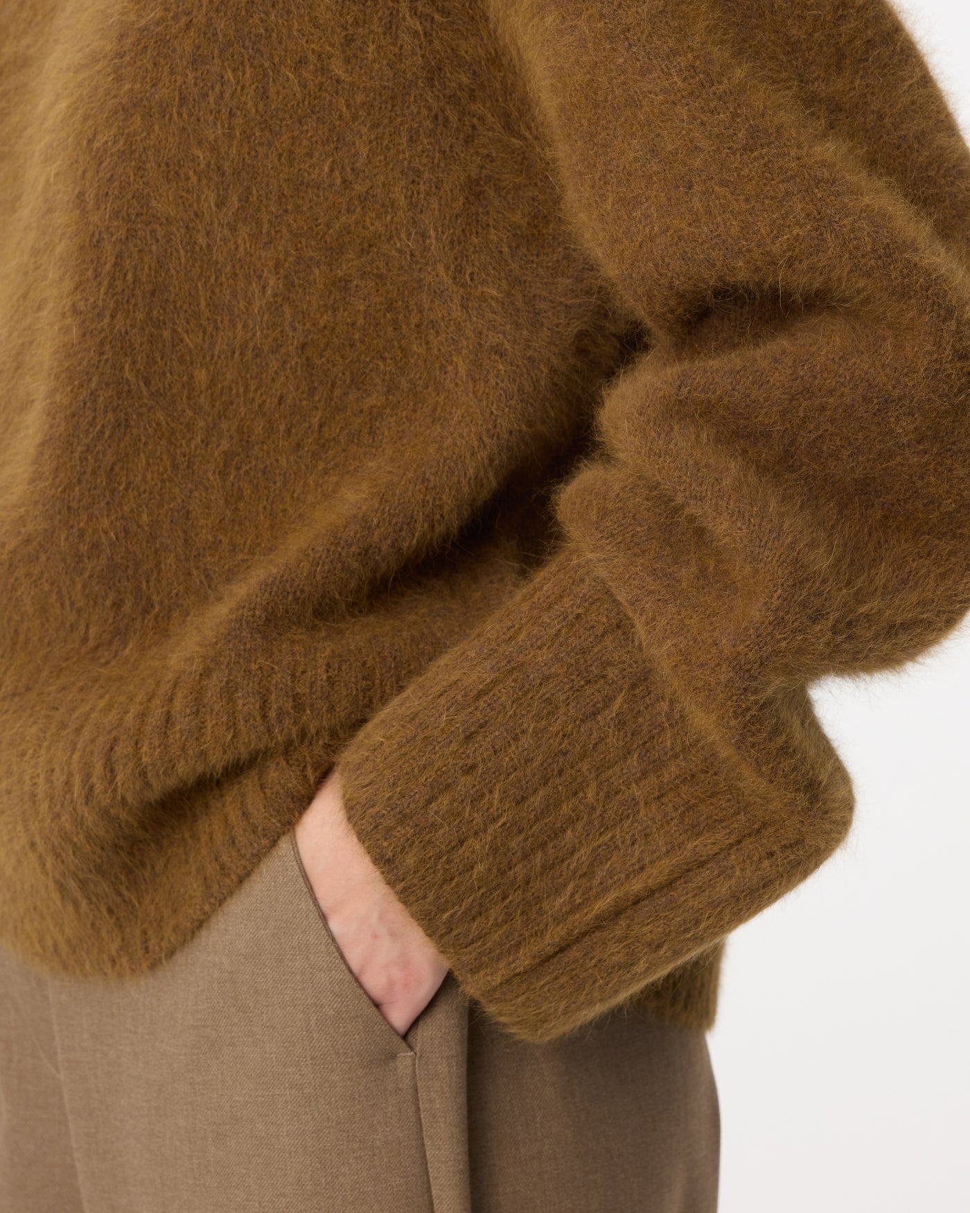 Wolf Pullover | Hazel